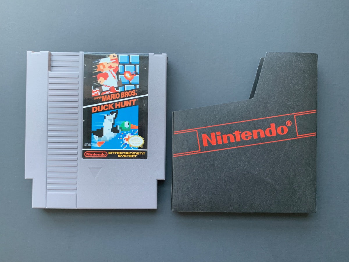 Super Mario Bros. / Duck Hunt – (3-Screw) *w/ Original Manual* • Regular Nintendo (NES)