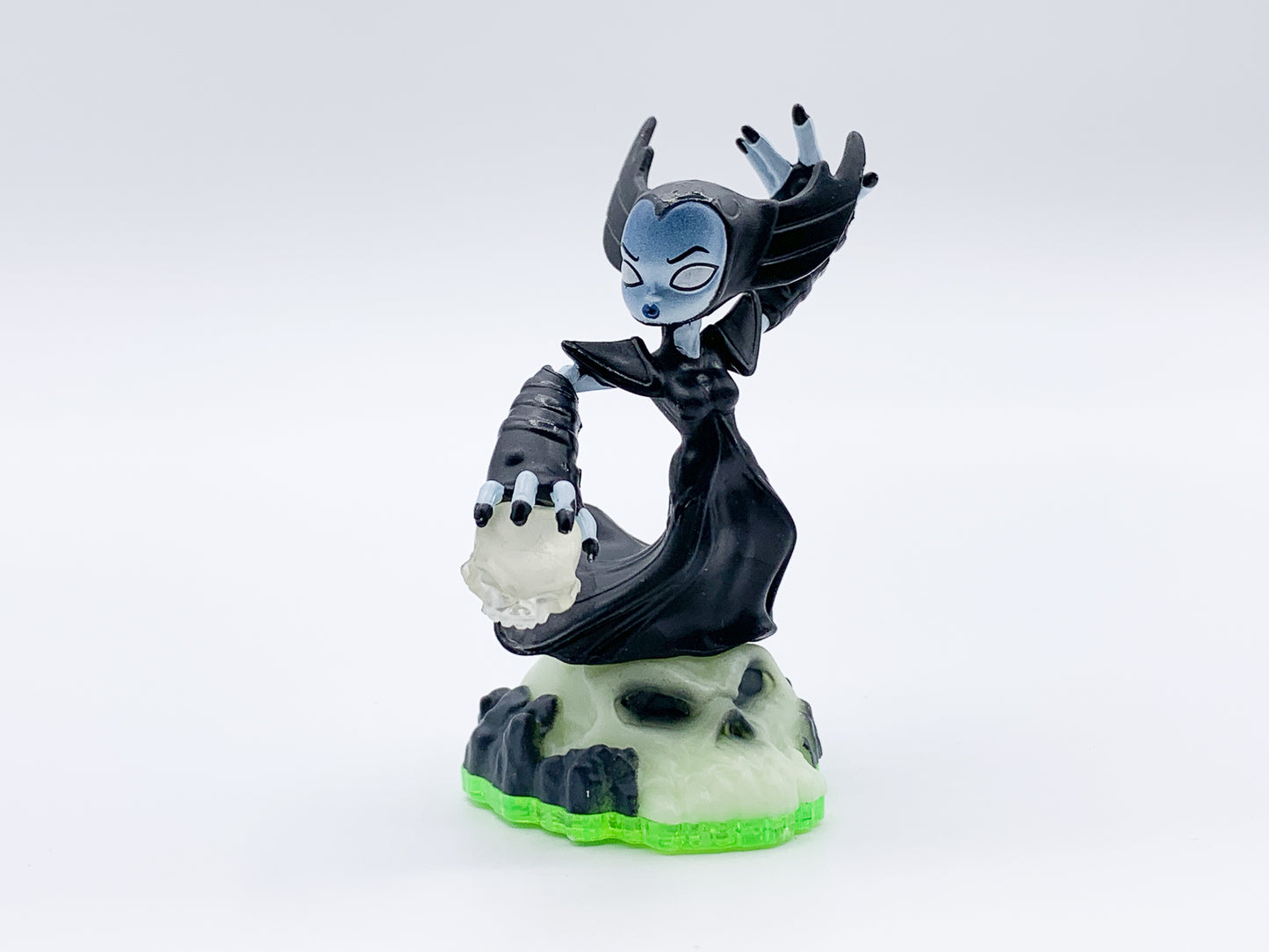 Hex (Series 1) Skylander • Skylanders Spyro’s Adventure