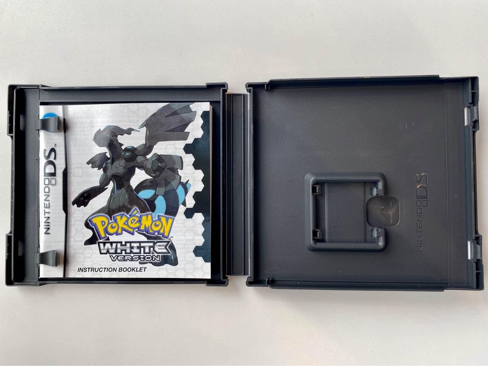 Pokemon Black Version (Nintendo DS) - CASE & MANUAL ONLY - NO GAME